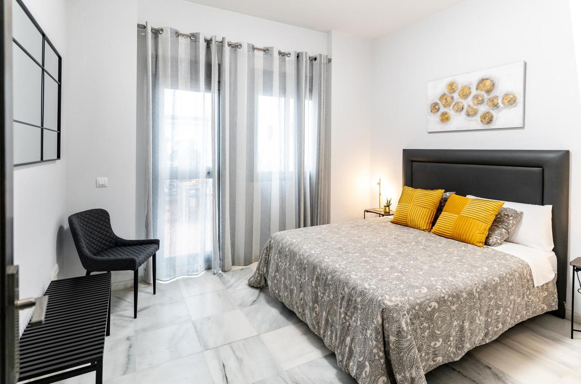 Apartamento Triana Deluxe Con Patio Privado Sevilla Kültér fotó