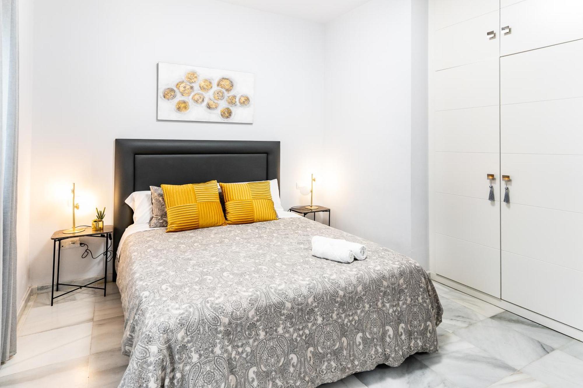 Apartamento Triana Deluxe Con Patio Privado Sevilla Kültér fotó