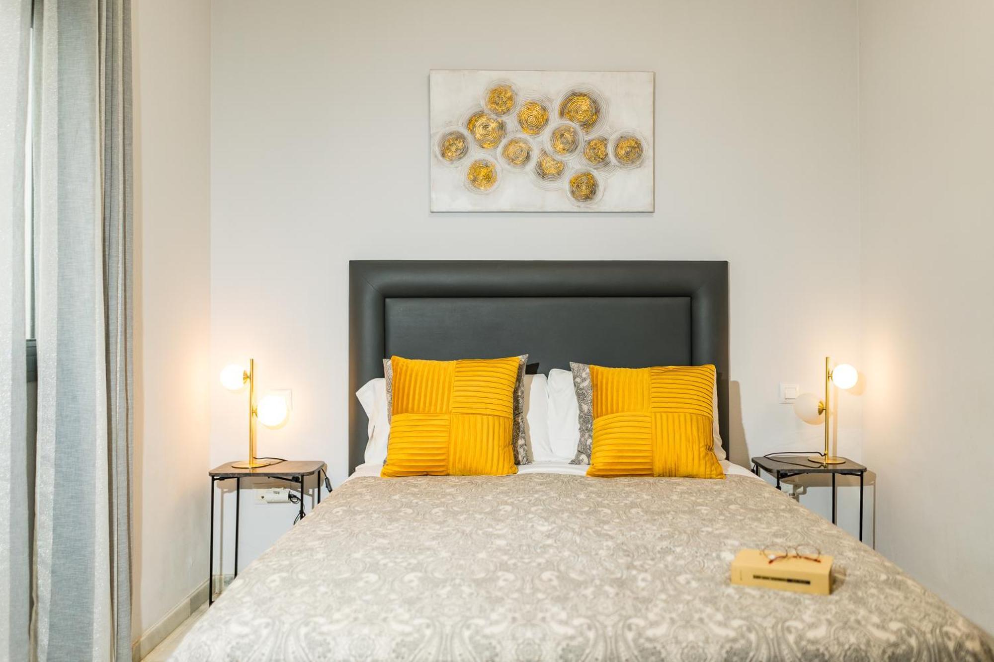 Apartamento Triana Deluxe Con Patio Privado Sevilla Kültér fotó